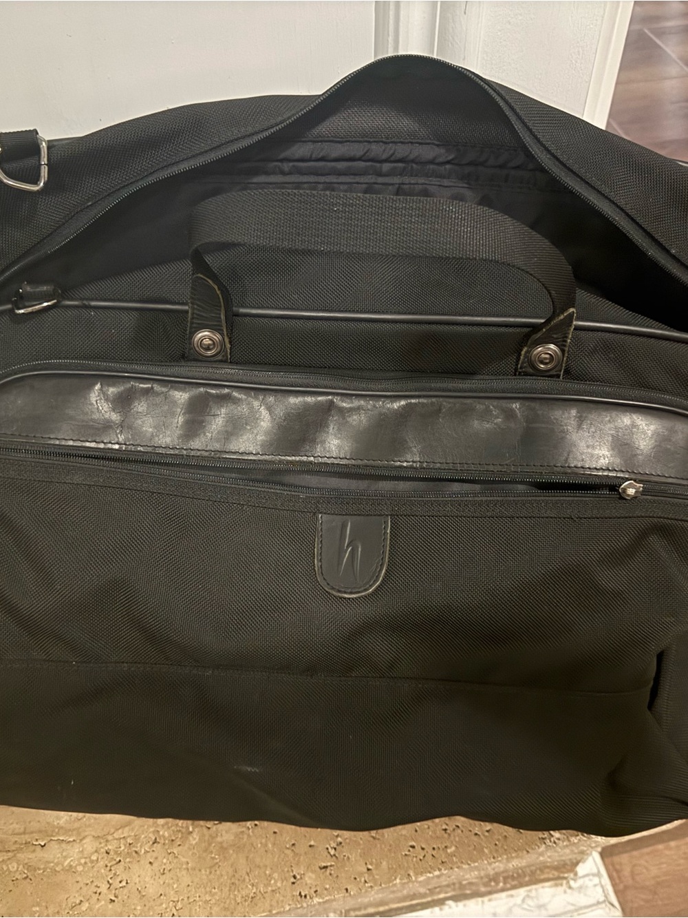 Black Men's Travel Duffle Bag by (unbranded) - Classic Carry
